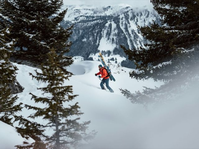 Logistique et hébergement pour itinéraire poudre en massif alpin