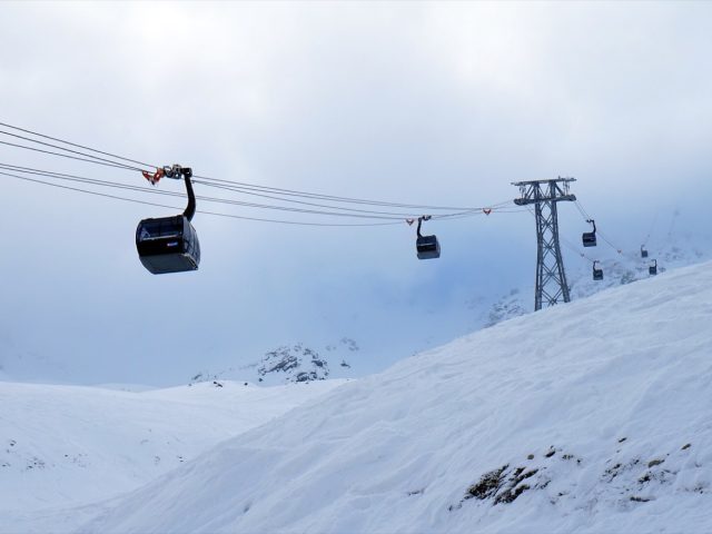 Descente sécurisée en poudre et sur croûte